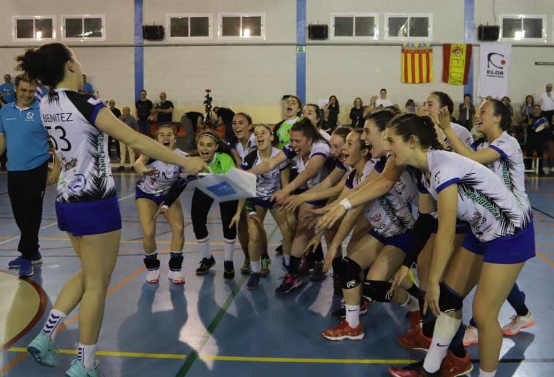 Las chicas de José Miguel Cantos celebran el primer triunfo