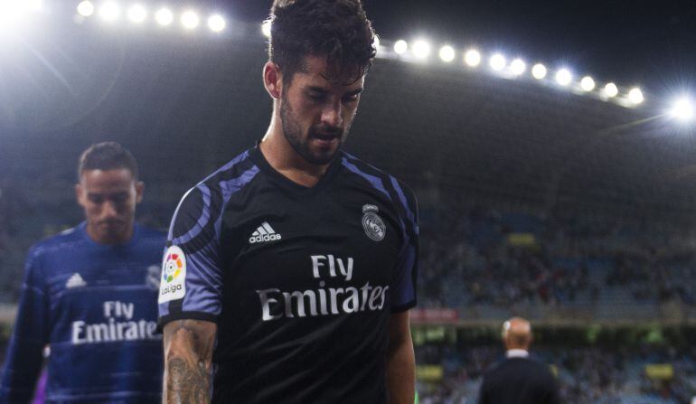 Isco, cabizbajo abandonando el estadio de Anoeta