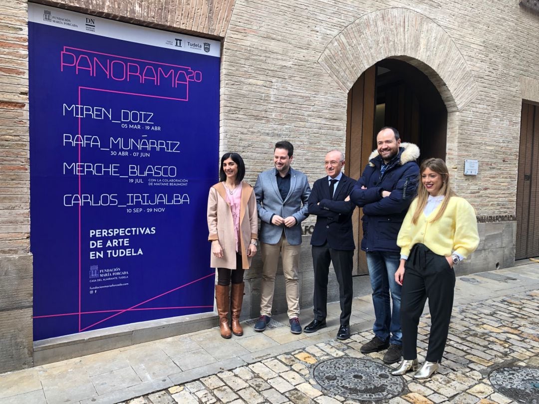 De izda. a dcha. Merche Añón, Concejal de Cultura; Alejandro Toquero, alcalde de Tudela, Jesús Mari Ramírez, patrono de la Fundación María Forcada; Ángel Sanz, concejal Ayto. Tudela y Natalia Oliver, Relaciones Públicas de Grupo Enhol en la presentación de &#039;Panorama20&#039;.