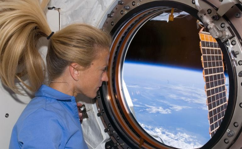 La astronauta Karen Nyberg en la Estación Espacial Internacional. 