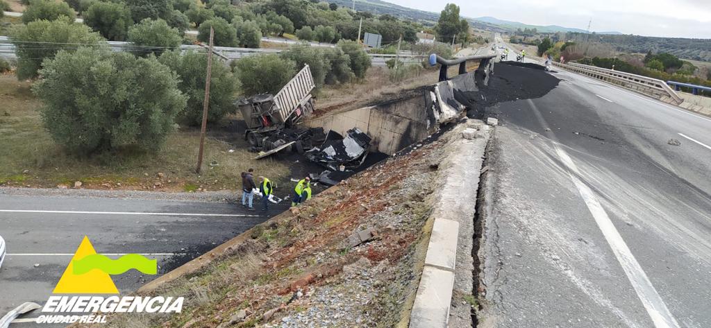 El accidente en la N430 a la altura de Alcolea de Calatrava, ha obligado a cortar el tráfico