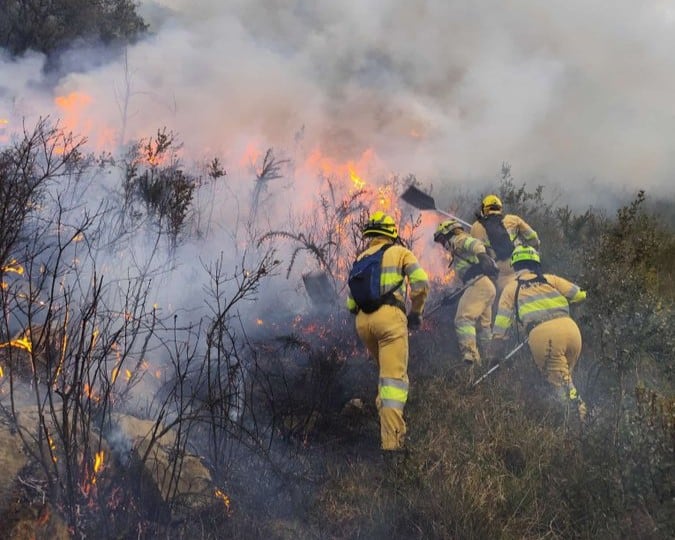 Extinguidos los tres incendios forestales registrados este jueves en Herrerías, Riotuerto y Cabuérniga