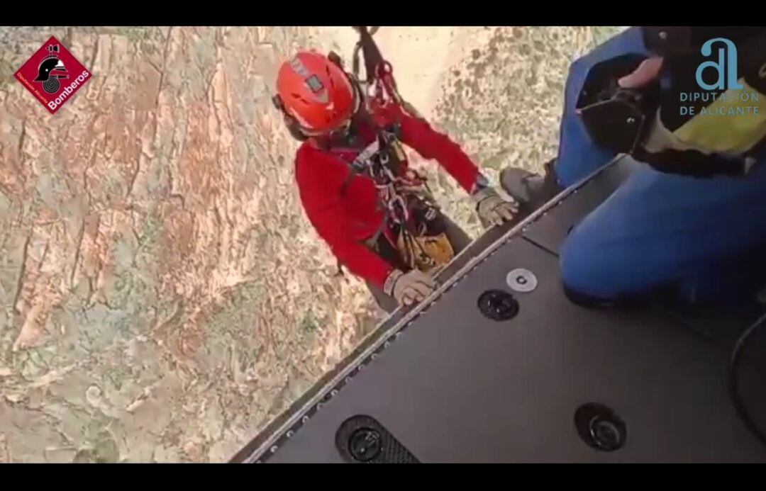 Captura de pantalla del vídeo del rescate en Bèrnia. Consorcio Provincial de Bomberos