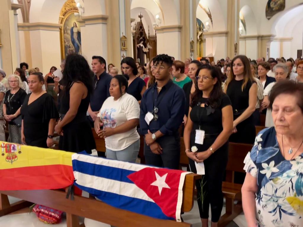 Misa por las víctimas del incendio de Atalayas en la iglesia del Carmen