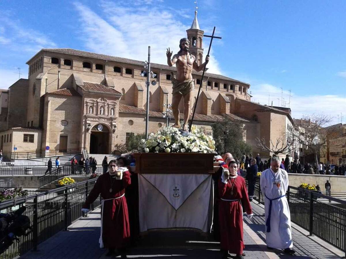 La Semana Santa de Barbastro termina con el Encuentro Glorioso