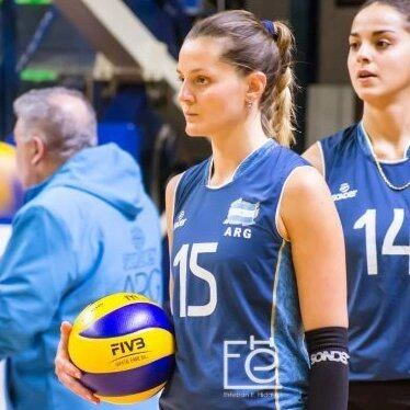 La receptora argentina es troba amb la selecció del seu país.