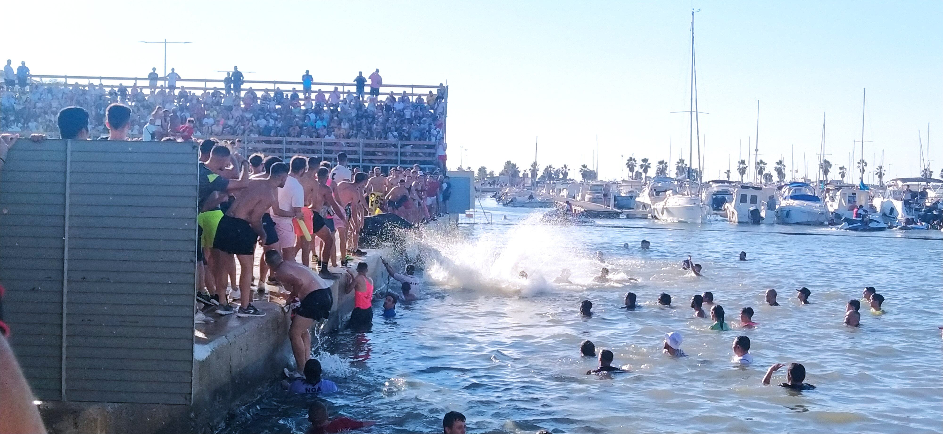 Primera sesión de bous a la mar en Dénia.
