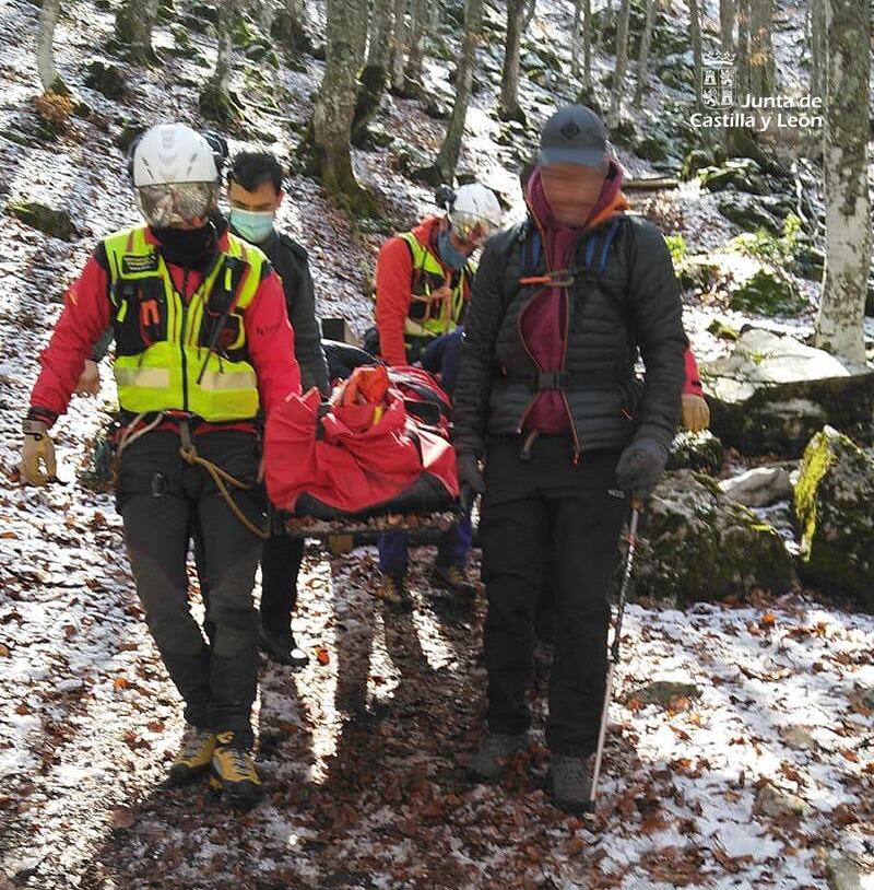 Rescatan a un var�n de 70 a�os tras sufrir una rotura de peron� en la ruta de la Tejeda de Tosande (Palencia)