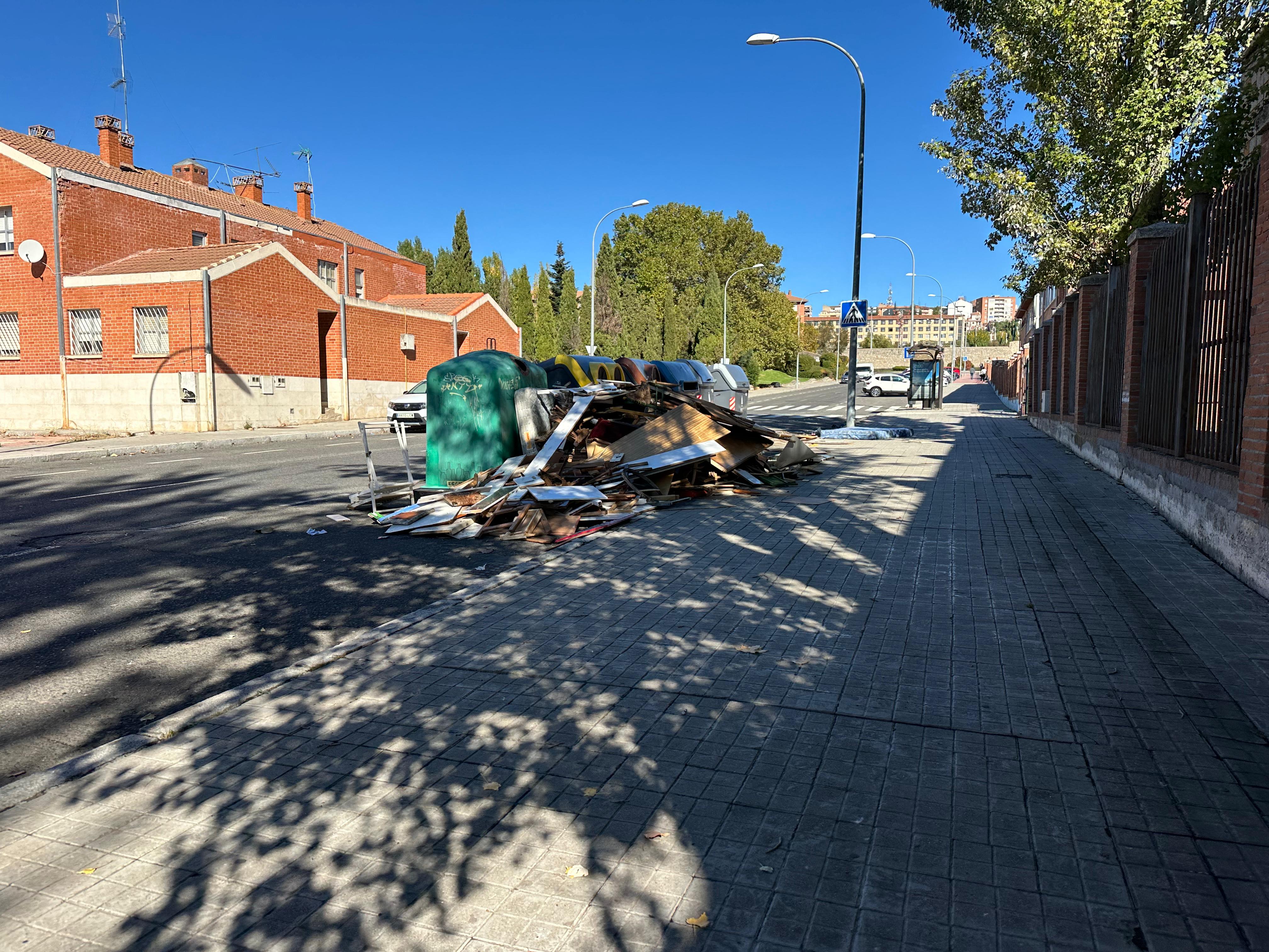 Suciedad en la calle José Bachiller