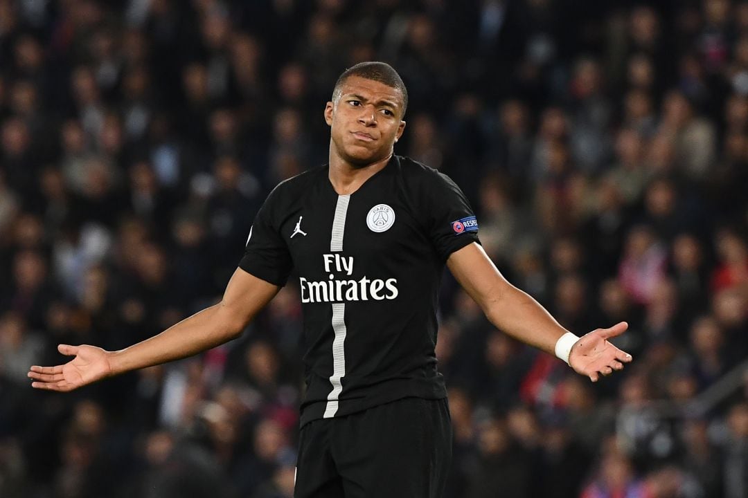 Kylian Mbappé durante un partido de Champions con el PSG