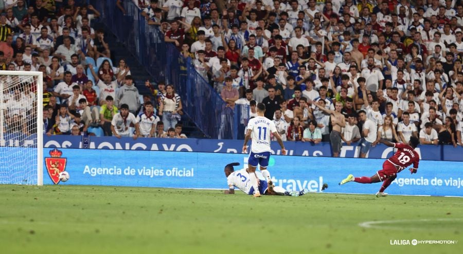 Yan Eteki celebra el segundo gol del Alcorcón