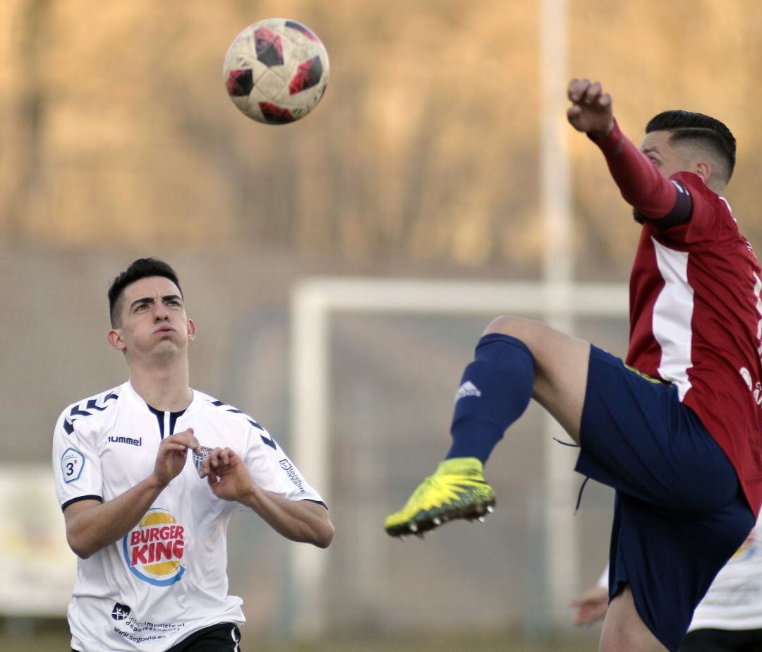 Ivi en un lance del partido 