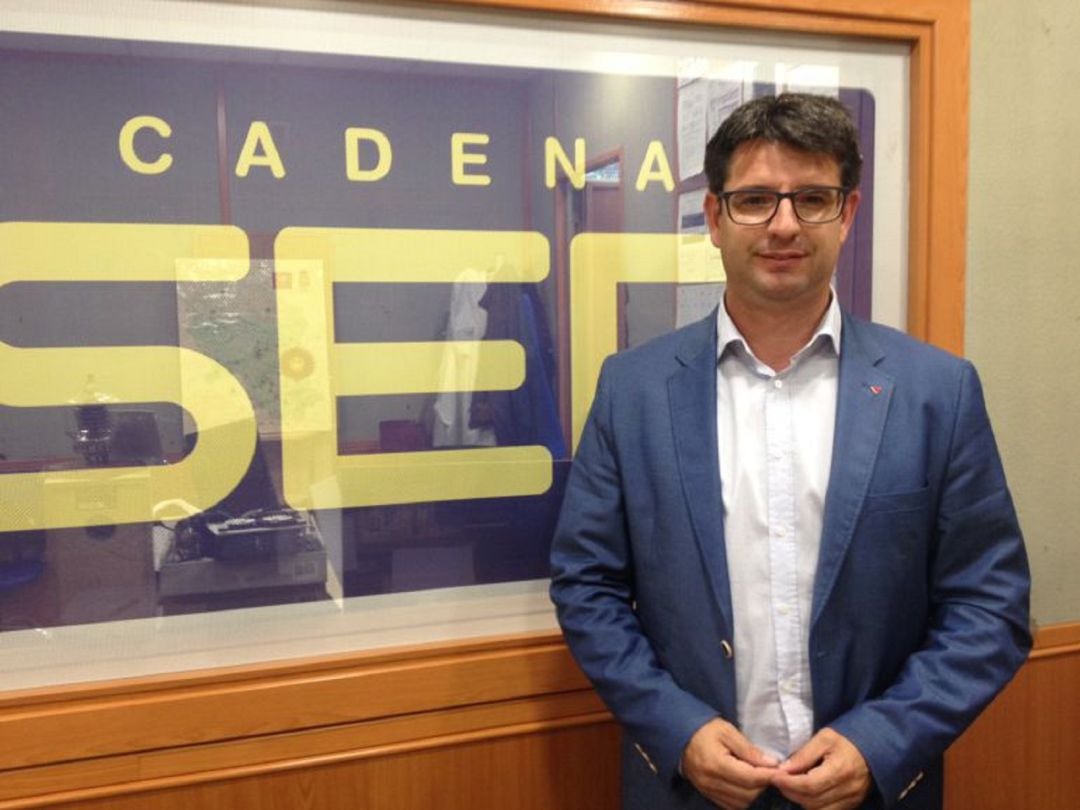 Pedro García, portavoz de IU y teniente de alcalde de Urbanismo y Turismo del Ayuntamiento de Córdoba en una reciente entrevista en la Cadena SER