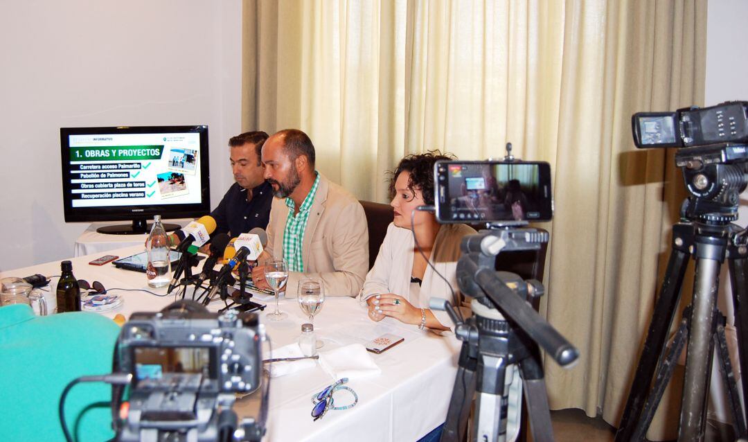David Gil, Miguel Alconchel y Sara Lobato en rueda de prensa.