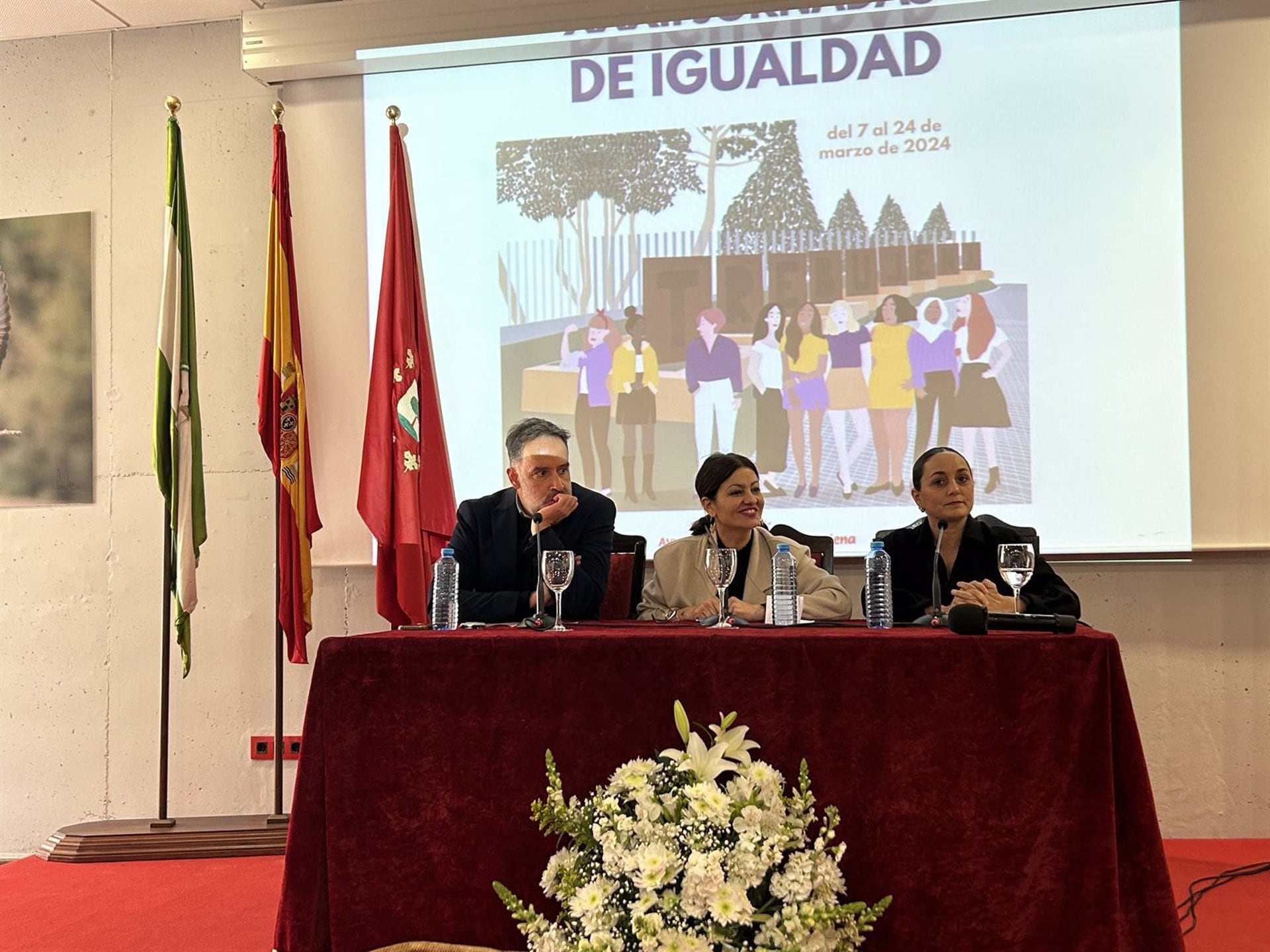 Mesa de las jornadas, con la ministra Sira Rego en el centro