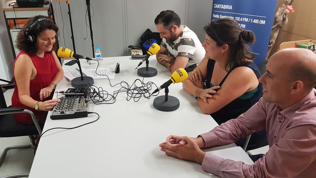 En primer término, Alfonso Peña, jefe del Servicio de Infomación Ambiental y Sostenibilidad del CIMA, junto a Eva Tordesillas y Diego de Vallejo