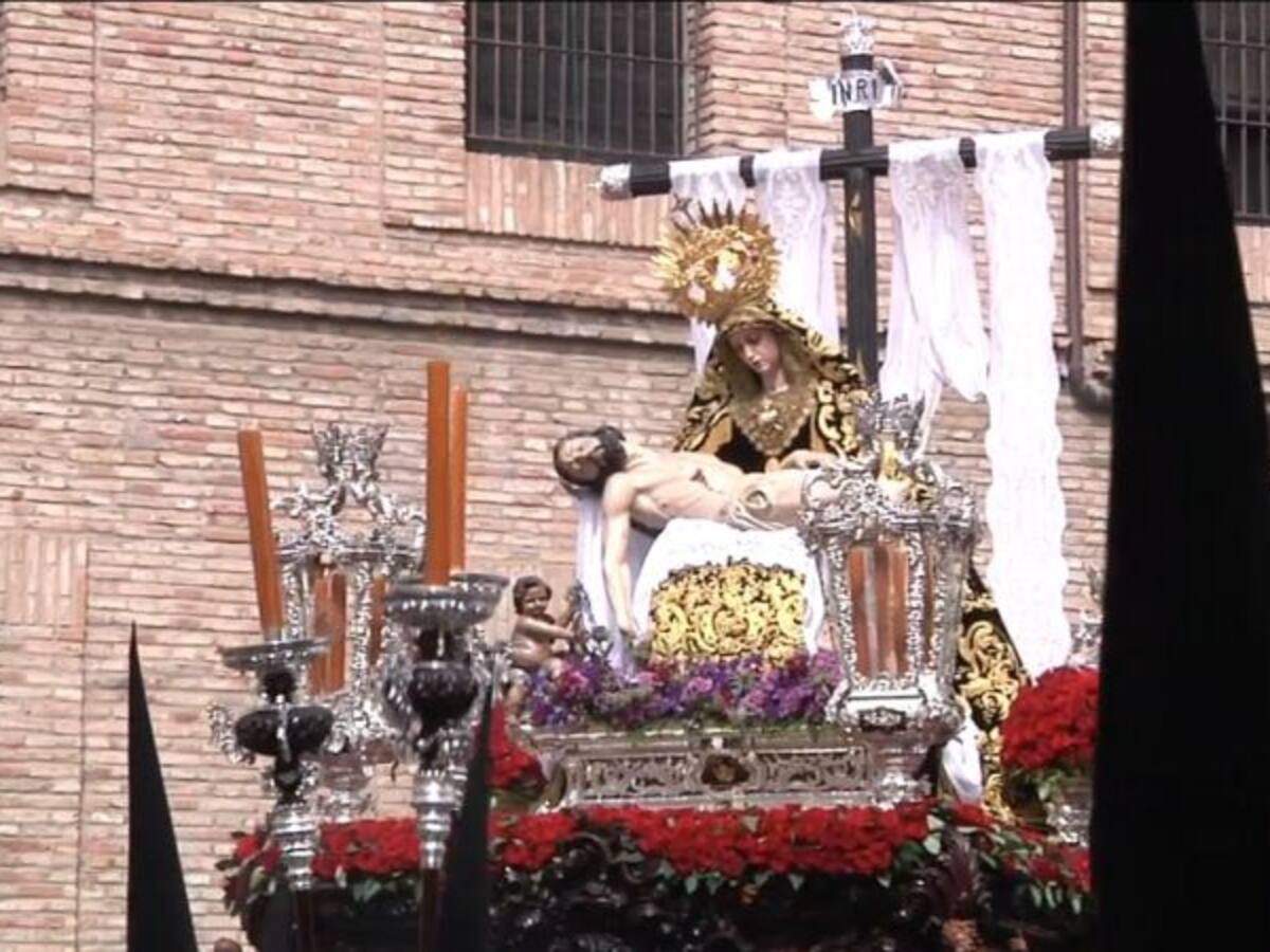 El primer paso de Los Servitas, de Dueñas a Santa Ángela de la Cruz