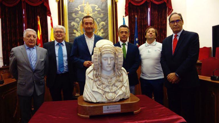 El alcalde y consejeros del Elche C.F. en la presentación del Festa d&#039;Elx