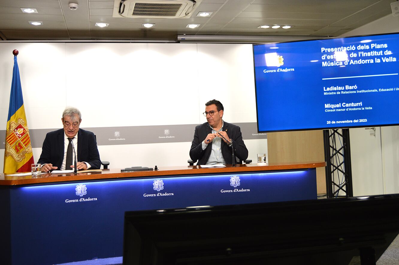 El ministre de Relacions Institucionals, Educació i Universitats, Ladislau Baró i el cònsol menor d&#039;Andorra la Vella, Miquel Canturri, durant la roda de premsa de presentació dels plans d&#039;estudis de l&#039;Institut de Música d&#039;Andorra la Vella.
