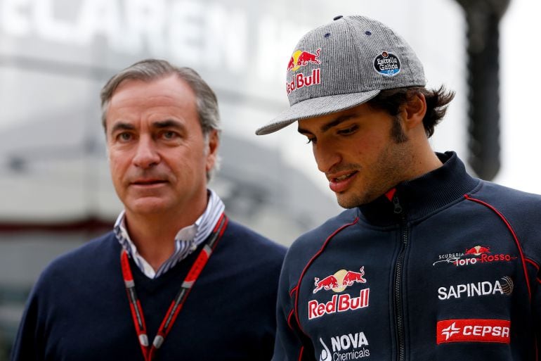 Carlos Sainz padre y Carlos Sainz Jr. en un Gran Premio de Fórmula 1 