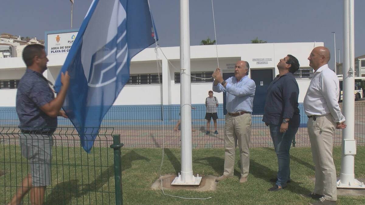 Ya ondea en Getares la bandera azul de los mares limpios de Europa