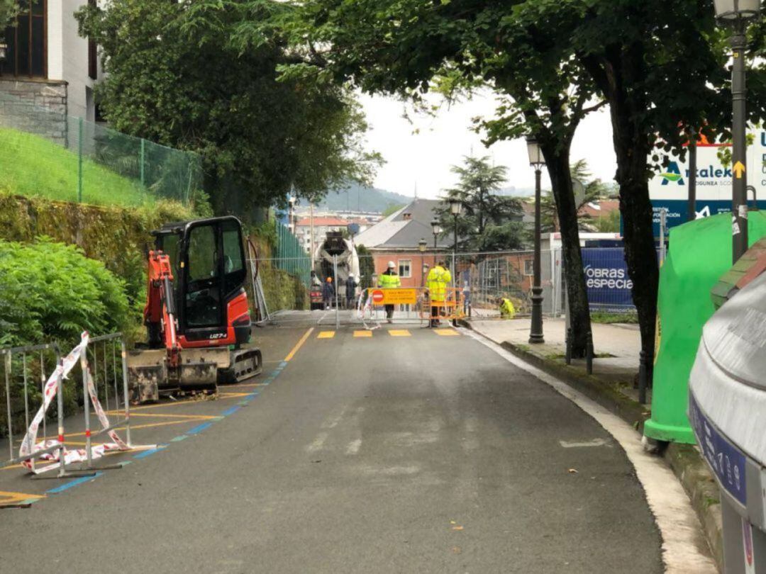 La calle Artaleku queda abierta desde hoy solamente para el tráfico