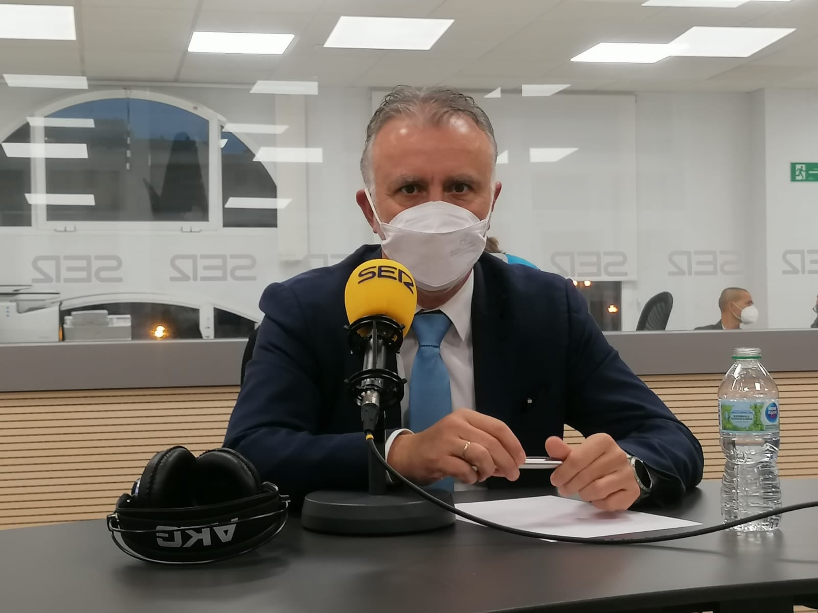 Ángel Víctor Torres, presidente del Gobierno de Canarias, durante una entrevista en los estudios de Radio Club Tenerife