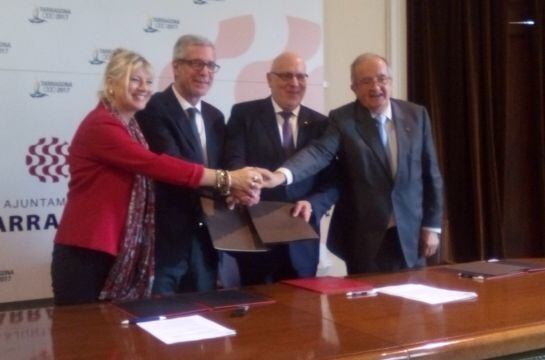 Signatura del conveni entre els diferents agents.