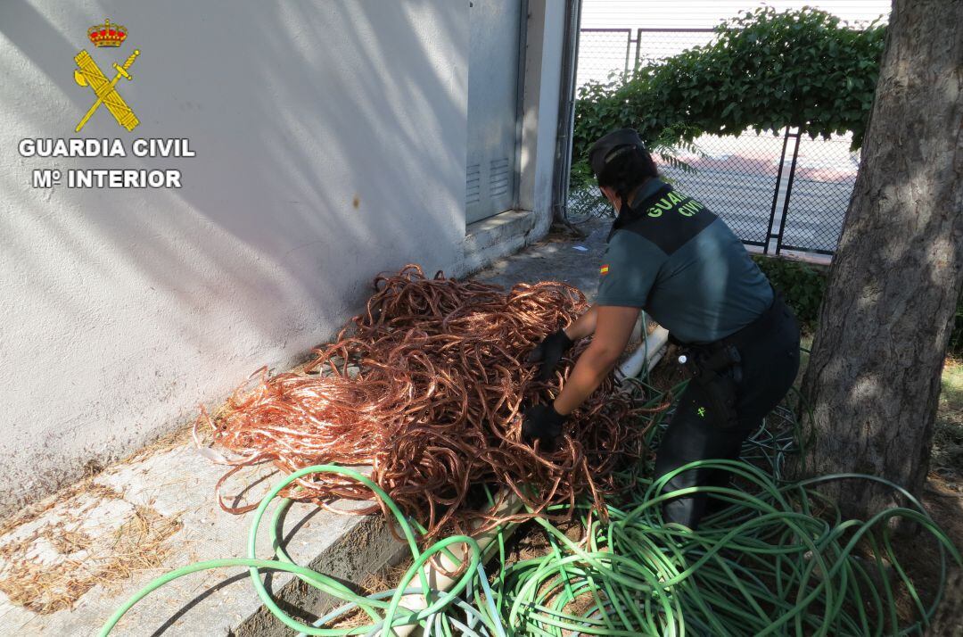Los detenidos fueron encontrados en posesión de más de 140 kilos de cable de cobre
