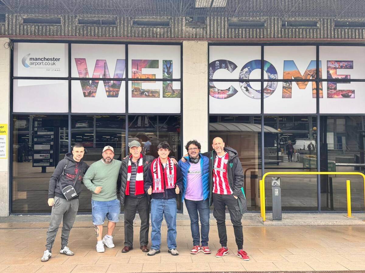Pedro y Ander, abuelo y nieto unidos por el Athletic, aterrizan en Manchester para vivir su primera noche europea juntos