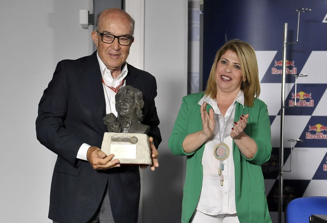 Carmelo Ezpeleta, presidente de Dorna, junto a la alcaldesa Mamen Sánchez en el Circuito de Jerez