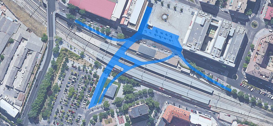 El plano del proyecto Paseo del Tren muestra cómo se construiría una pasarela sobre las lineas ferroviarias para conectar las dos partes de la ciudad.