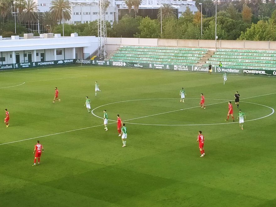 Instante del partido entre el Betis Deportivo y el Alcoyano en la Ciudad Deportiva Luis Del Sol