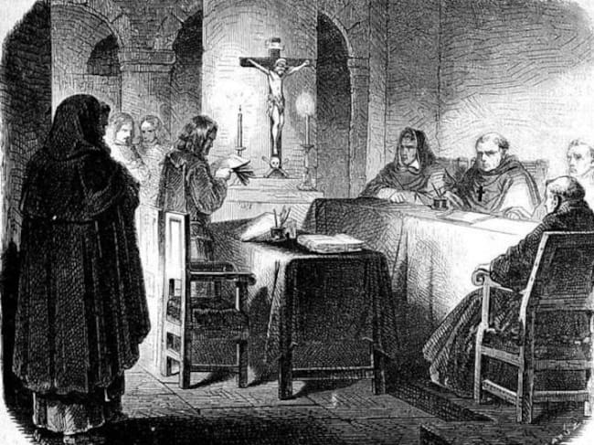 "Leyendo la denuncia que el carpintero Juan Fuster formulaba en noviembre de 1525 contra el entallador alemán Juan de Coca, sorprendemos la animada disputa, sostenida unos días antes por ambos acerca de estos asuntos".