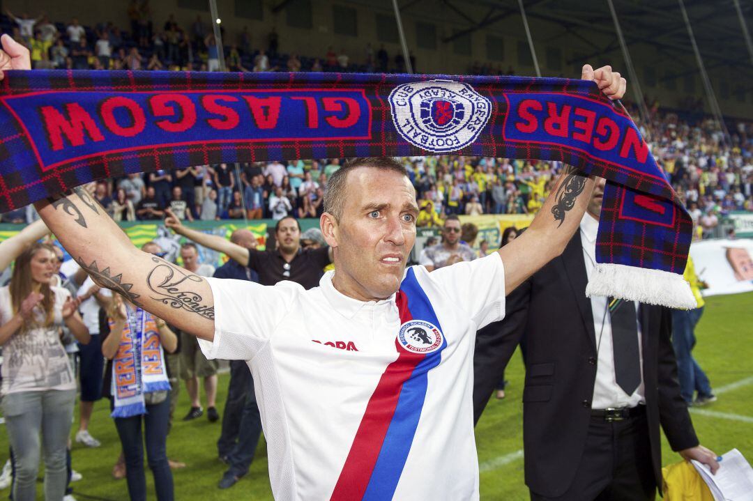 Fernando Ricksen, en un homenaje con el Rangers