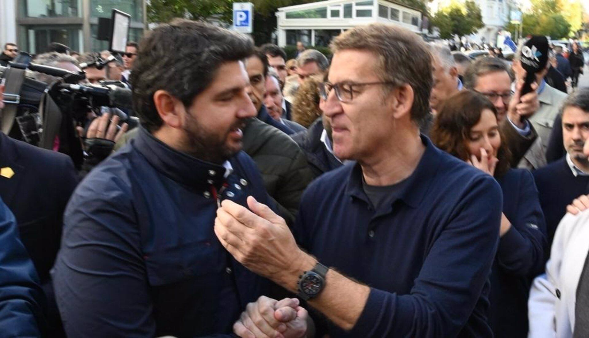 El presidente del Partido Popular de la Región de Murcia, Fernando López Miras, junto al líder del PP nacional, Alberto Nuñez Feijóo