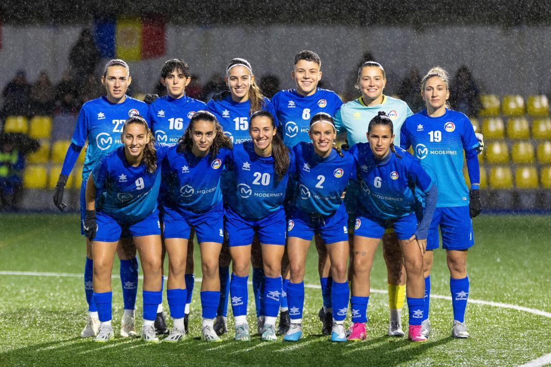 L'equip titular de l'Enfaf al partit contra el Pardinyes.