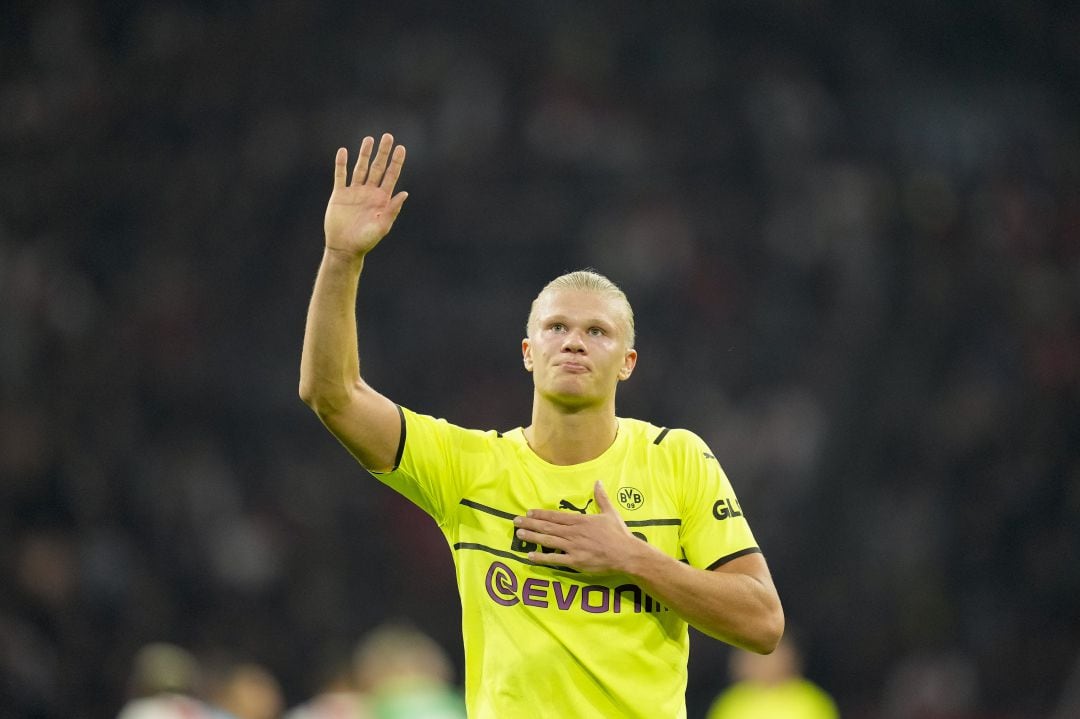 Erling Haaland saluda a la granda tras un partido con el Dortmund