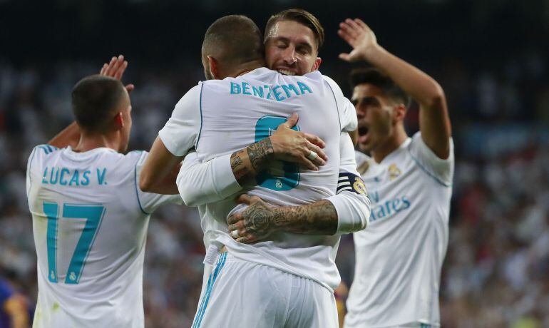 Benzema celebra el segundo gol del Real Madrid ante el Barça 