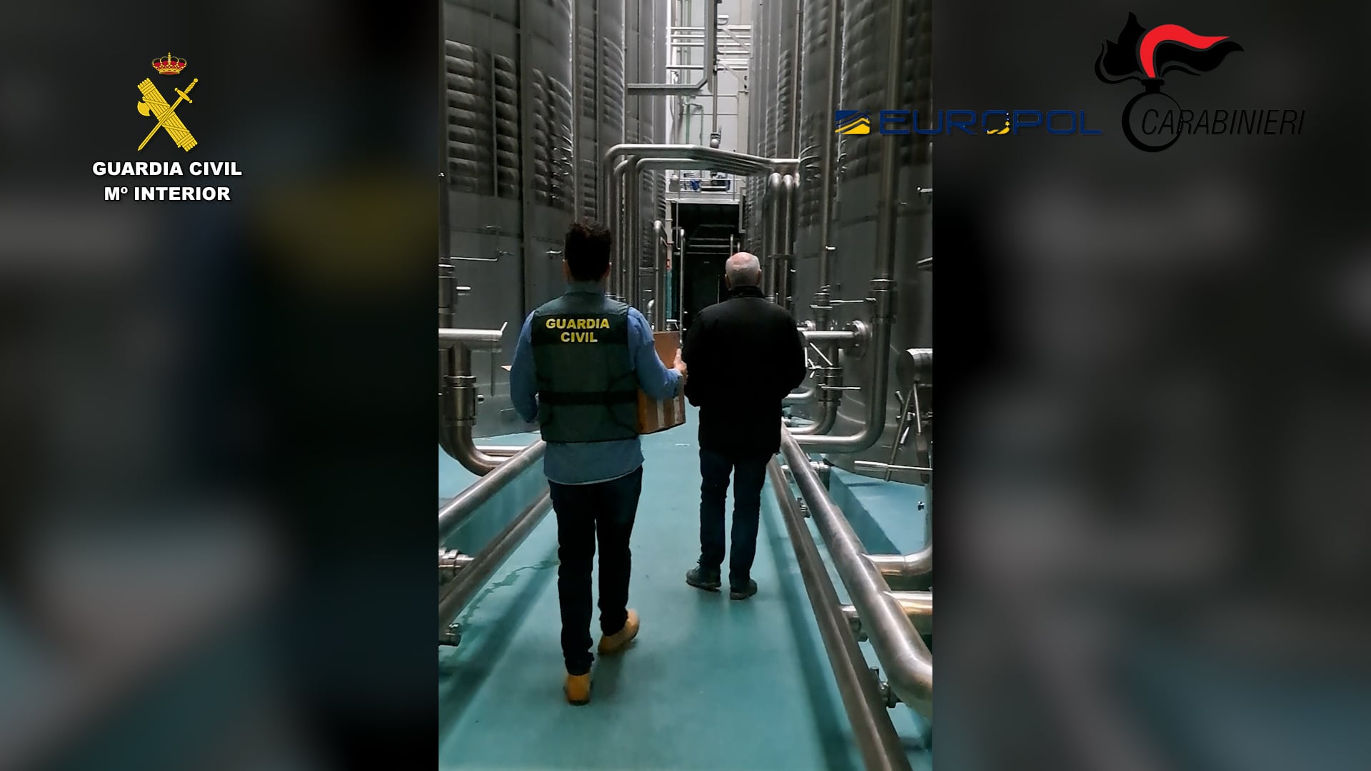 Operación de la Guardia Civil, los Carabinieri y la Europol contra la venta y distribución de aceite de oliva adulterado, hay cinco detenidos en Priego de Córdoba y Montilla en Córdoba