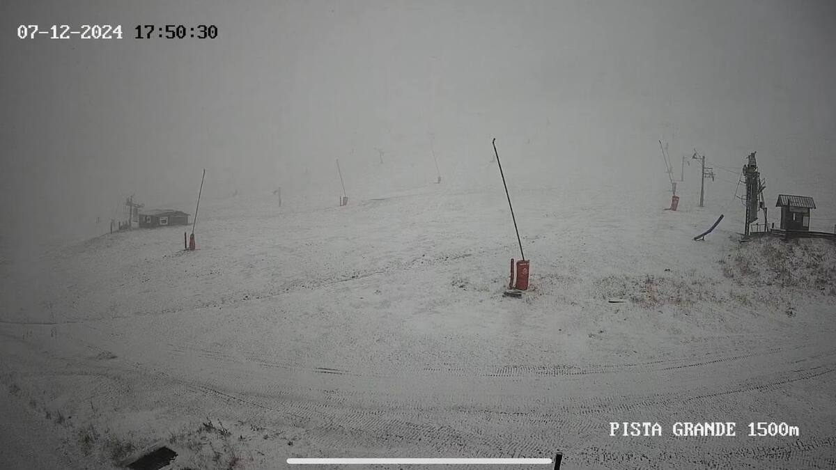 La nieve cubre poco a poco el Pirineo aragonés y obliga a cerrar el Portalet
