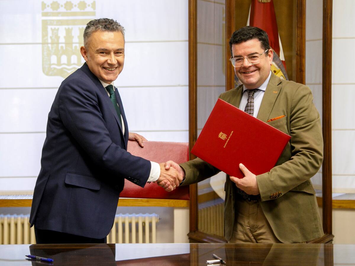 Gobierno y Ayuntamiento de Logroño firman un convenio para aplicar IA al riego y al control del tráfico