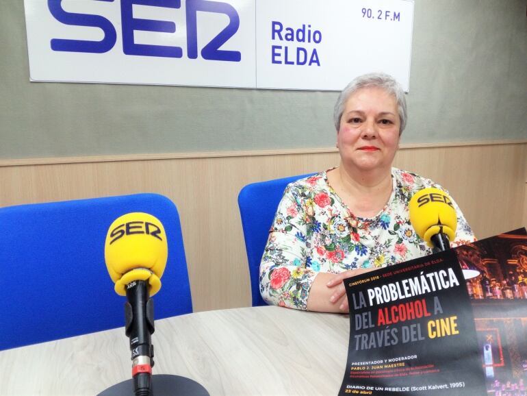 Isabel Mazariegos, secretaria de la Asociación de Alcohólicos Rehabilitados de Elda-Petrer, en Radio Elda