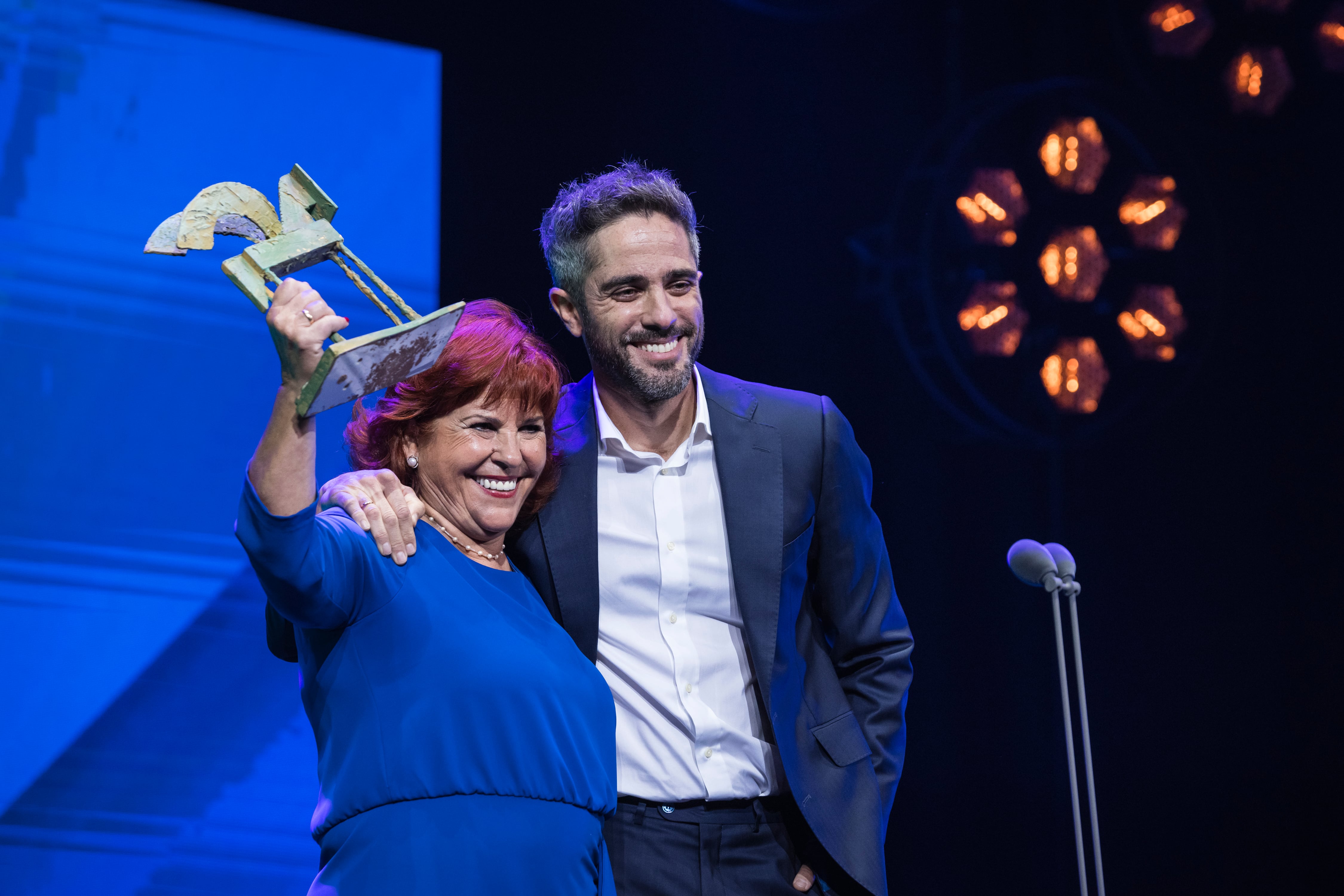 Roberto Leal y Mercedes Guillén celebran la victoria del presentador en los Ondas.