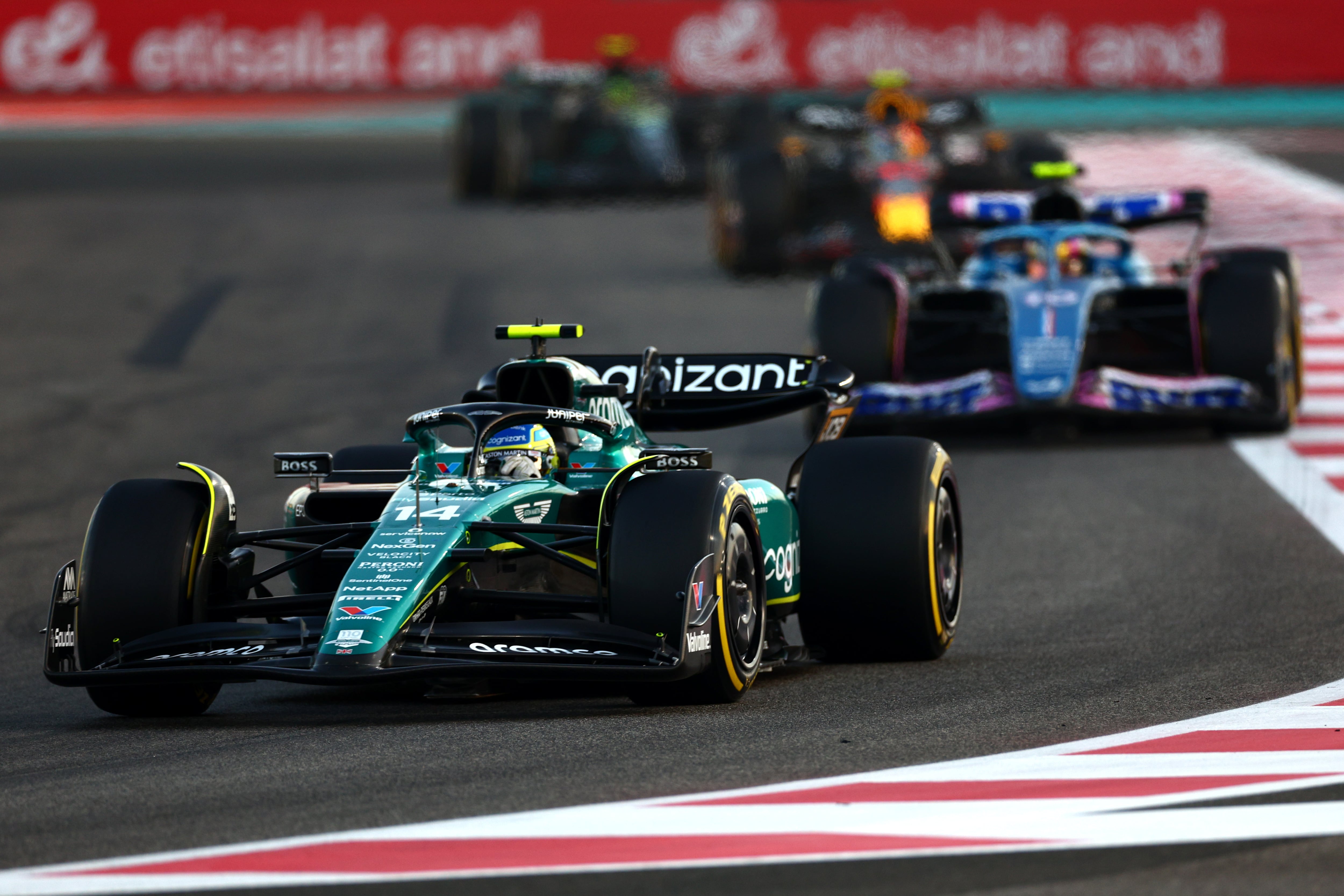 Fernando Alonso en la carrera del GP de Abu Dabi en el circuito de Yas Marina. (Photo by Clive Rose/Getty Images)