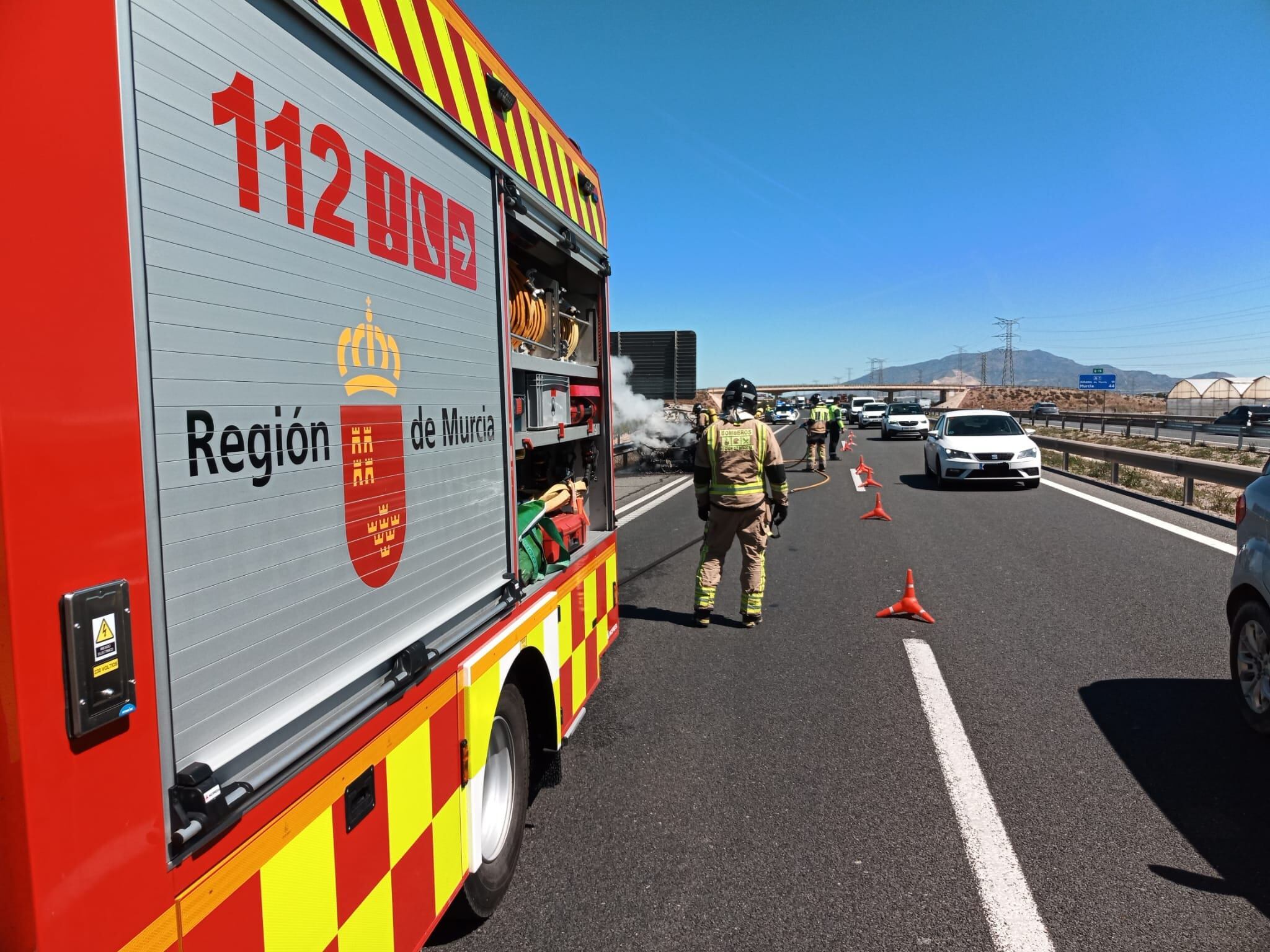 El incendio del vehículo ha tenido lugar a la altura del municipio de Totana