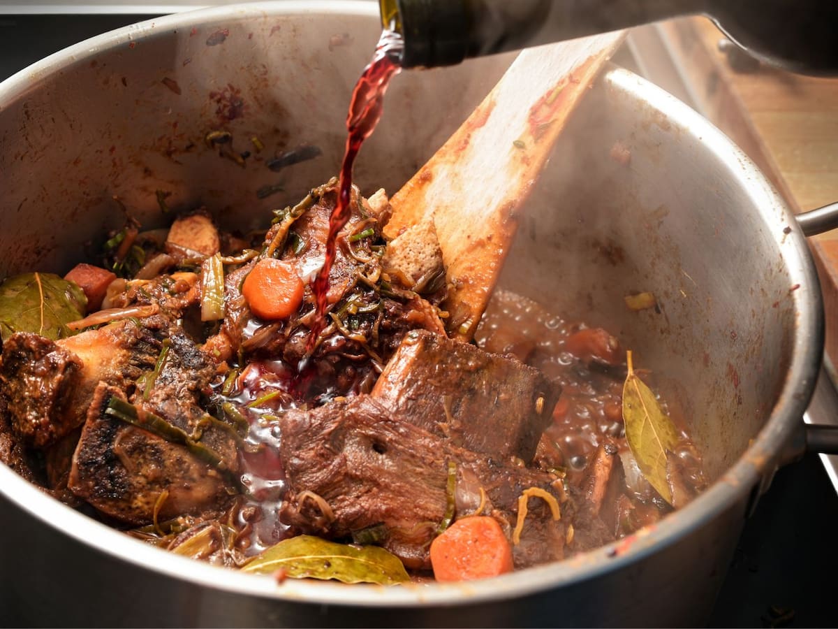 ¿Por qué nos cuesta tanto renunciar a ese chorrito de vino?