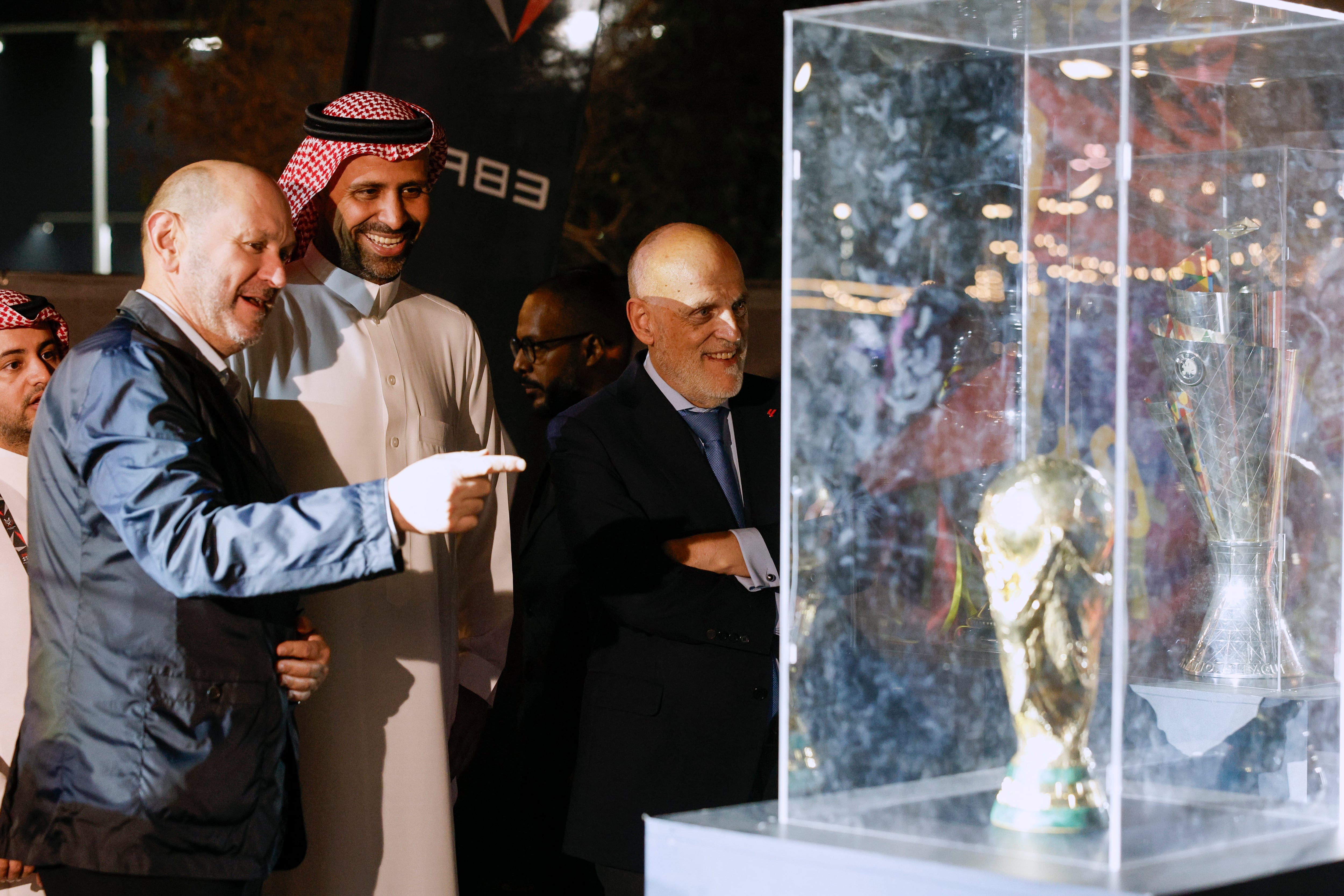 Rafael Louzán, presidente de la RFEF, y Javier Tebas, presidente de LaLiga, en la Fan Zone de la Supercopa