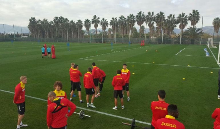 La plantilla, en las instalaciones de la localidad valenciana de Oliva