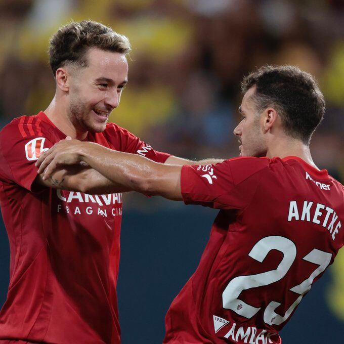 Marc Aguado celebra el gol de Aketxe en Cádiz